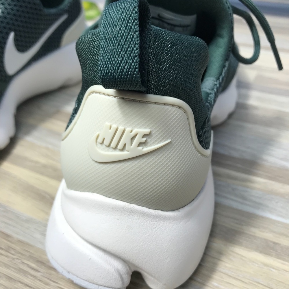 NWT Nike Air Presto Fly Green WMNS - Picture 8 of 8